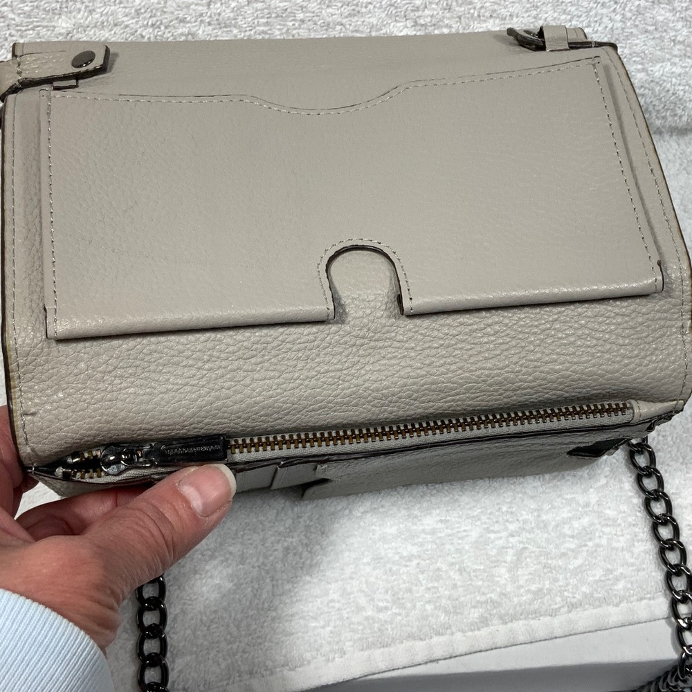 NWOT - Rebecca Minkoff Wallet/Clutch on chain - Picture 7 of 16
